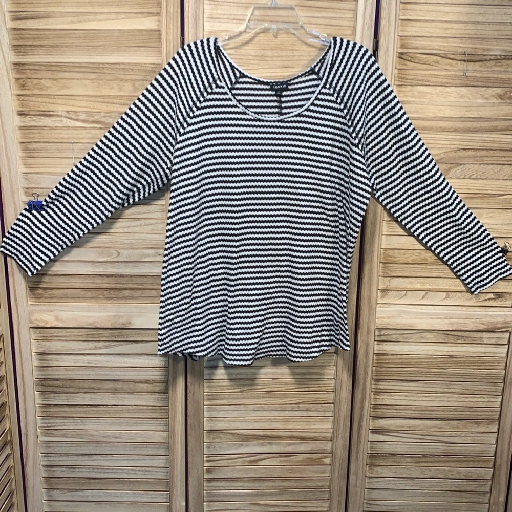 Torrid Waffle Black WhiteKnit Long Sleeve Stripped Shirt Size 2 - 18/20 - Picture 2 of 9